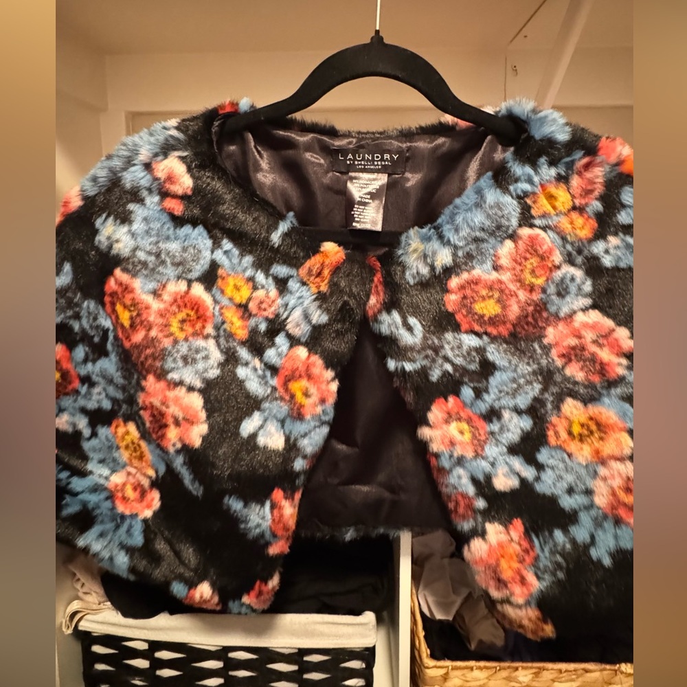 Laundry By Shelli Segal Black Floral Faux Fur Cape